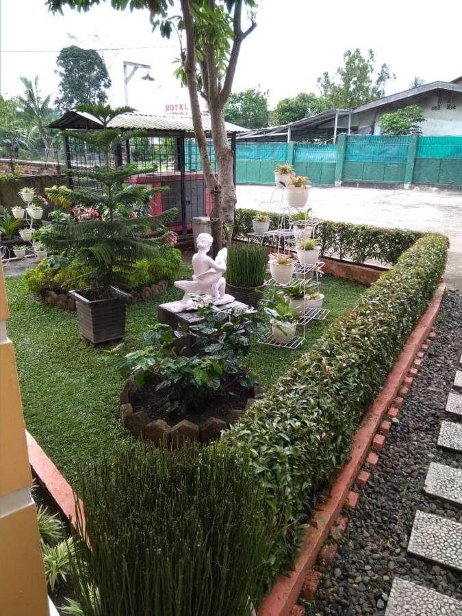 Hotel Nayora Prabumulih Perabumulih エクステリア 写真
