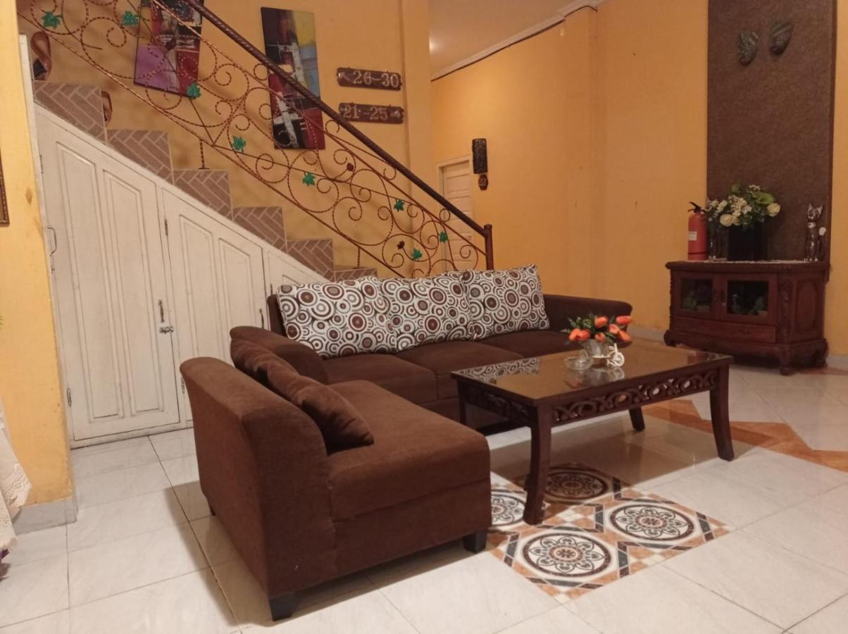 Hotel Nayora Prabumulih Perabumulih エクステリア 写真